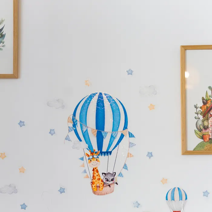 Hőlégballonos falmatrica a gyereksarokban